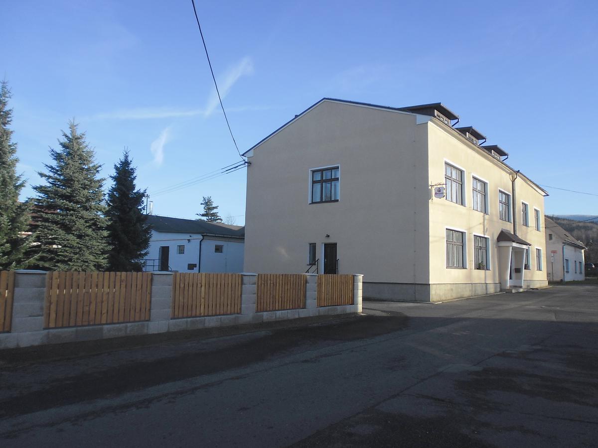 bike-Hotel Měděnec Nove Mesto pod Smrkem Buitenkant foto